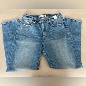 NEW Abercrombie & Fitch The Mom High-Rise Distressed Straight Jeans Size 30/10L